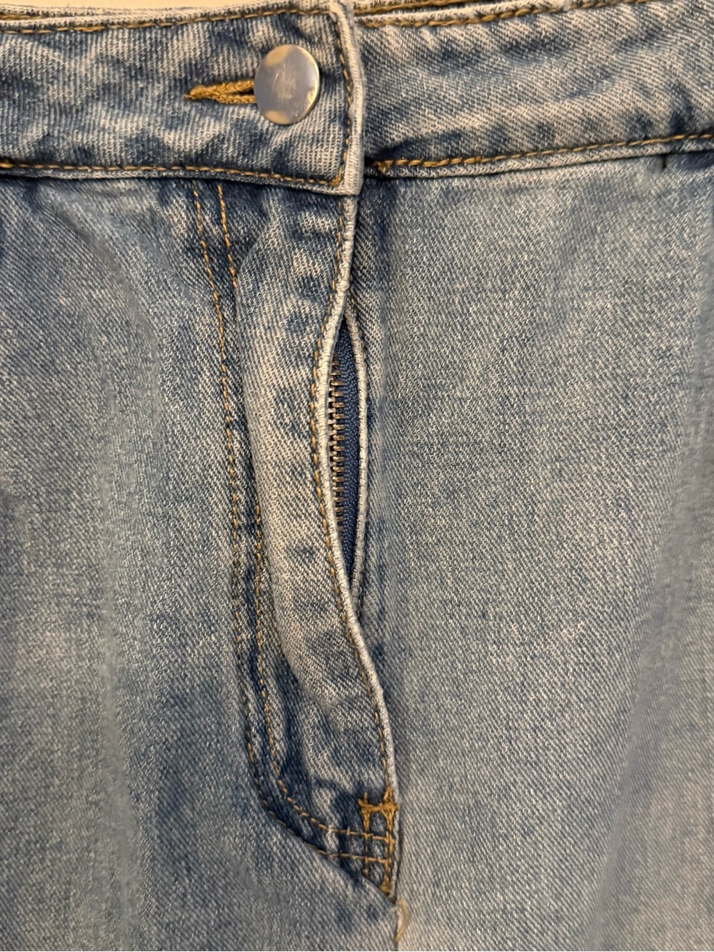 Forever 21 Denim Skirt Faded Blue Raw Hem Belt Loops Button/Zipper Pockets Sz L - Picture 2 of 6